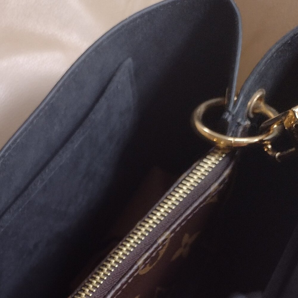 Authentic RARE & Retired Louis Vuitton Noir Flower Shoulder Bag🖤🤎 - Picture 6 of 16